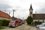 hlavne maarsk vozidl s miestnym kostolom Rusovce