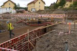 Novostavba podchodu u Mezitraov - na adu pijde beton horn desky...
