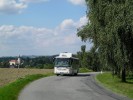 304110 - autobus z Pbrami s panoramatem Jistebnice na pozad.