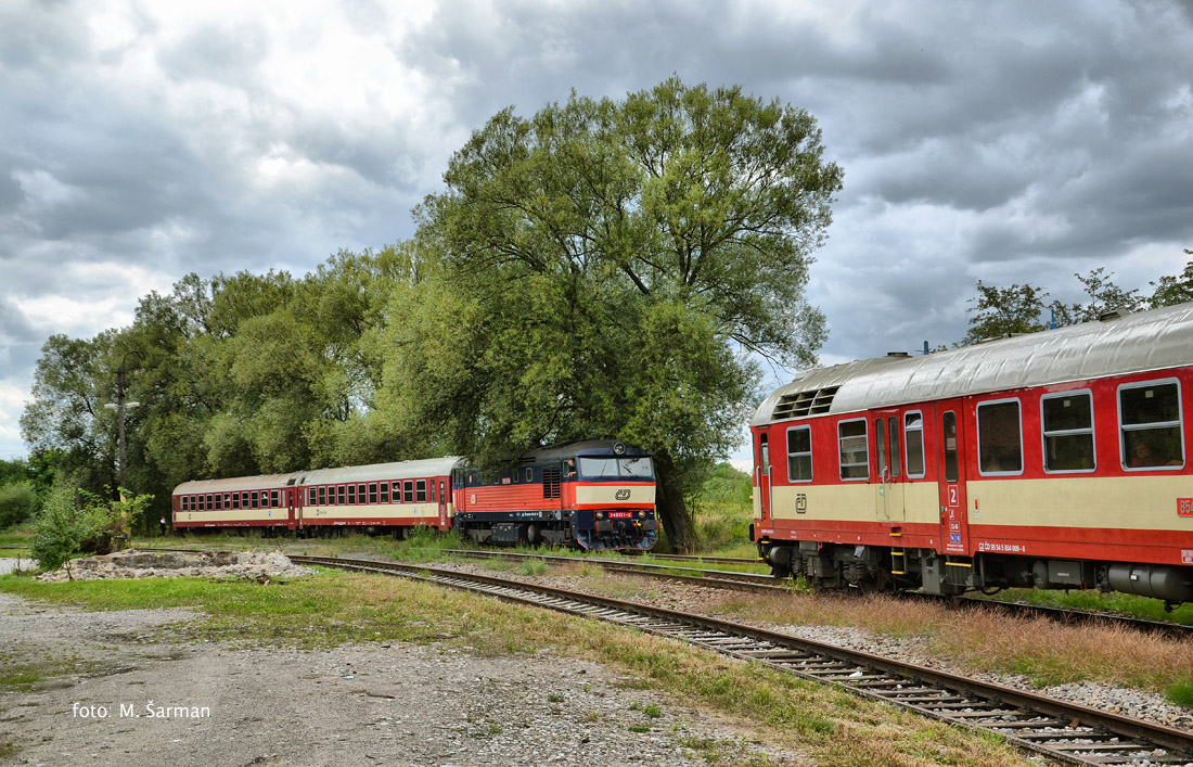 749 121_R 33947 (odklon 1247) + 854 009_R 33942 (odklon 1242)_Vr u Berouna_18.8.2014