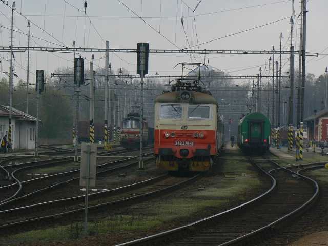 242 276-4 = R664 - st.J.Hradec