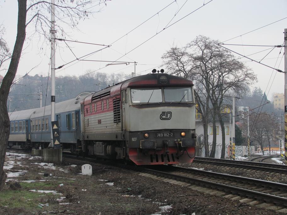 749 182 na ele R 1250 - Praha Nusle - 9.1.2011.