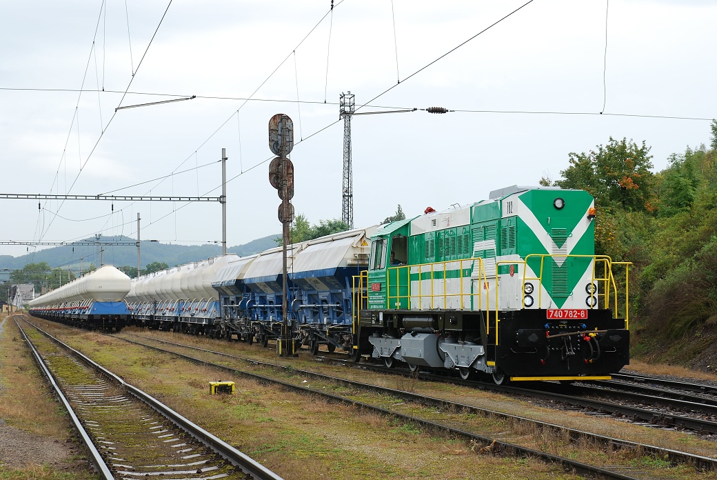 T 448 0782_-_15.9.2010-_-Velkolom ERTOVY SCHODY-_-se.n.Beroun.