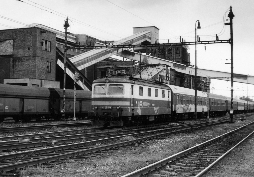 141.055, R1502, ped st. Ostrava hl.n. (komplex Odra), 18.4.1999