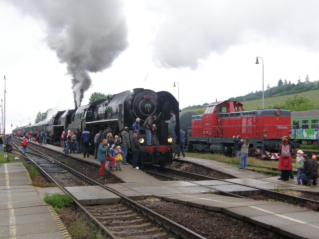 Pjezd na Horn tubu 475.196 + 179 a T 466.0254 31.5.09-foto-M.ich