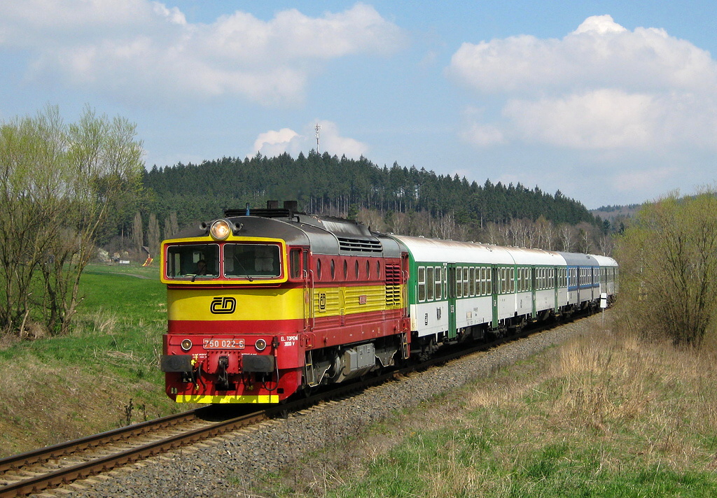 750 022-6 Hostaovice  Valask Mezi, 16.4.2011 . Os 3178