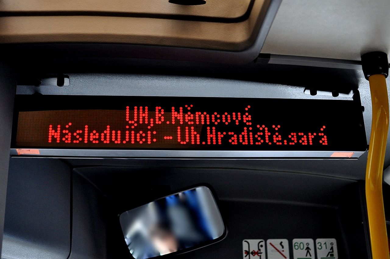 Hlen zastvek v autobusech SAD BUS Uhersk Hradit