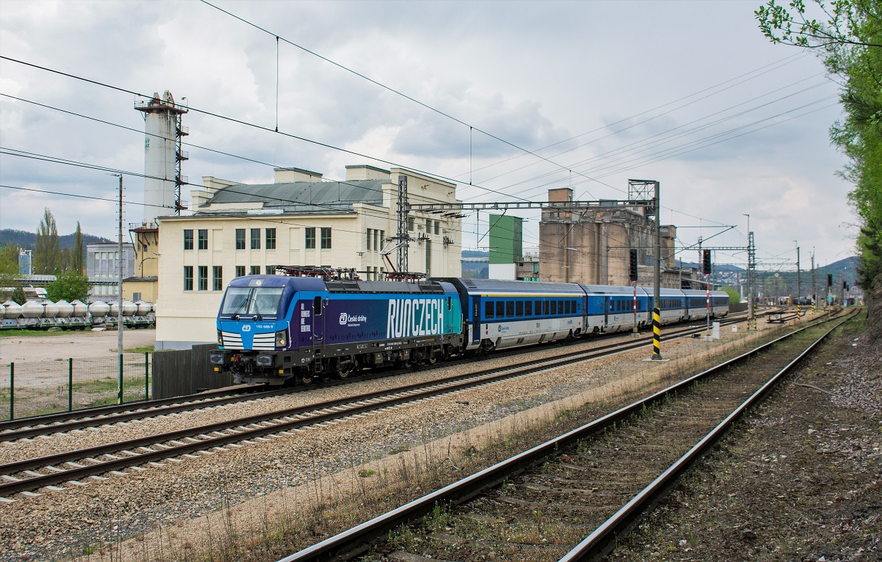 IC 562_Zpadn expres - 193 688_tra 170_sek Beroun - Krlv Dvr_02-05-2023