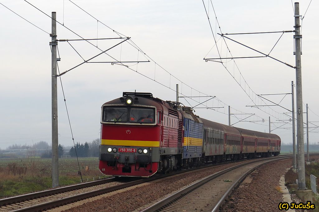 750 300-6 + 363 136-3, Os 3306, Trenianska Tepl, 22.11.2015, foto: Juraj evk