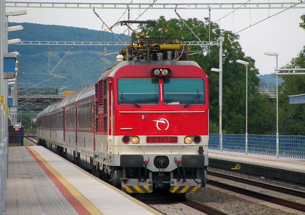 350 007-1, IC 504, Kostoln Zarieie, 18.08.2011, foto: Juraj evk