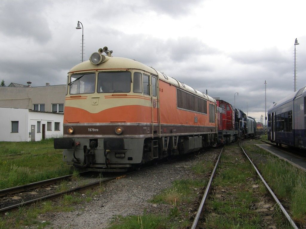 T 679.019 s popradskm konvojem na odjezdu z depa 1.6.2012 foto-M.ich