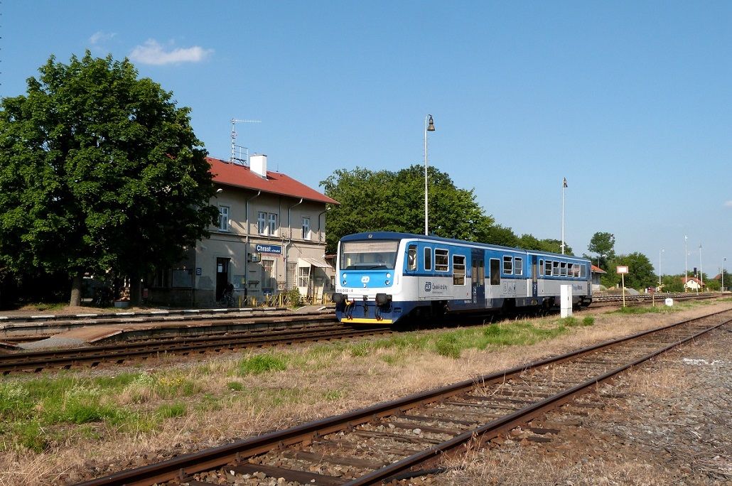 914. 010-4 na Os 5314 stanicuje v Chrasti u Chrudimi.