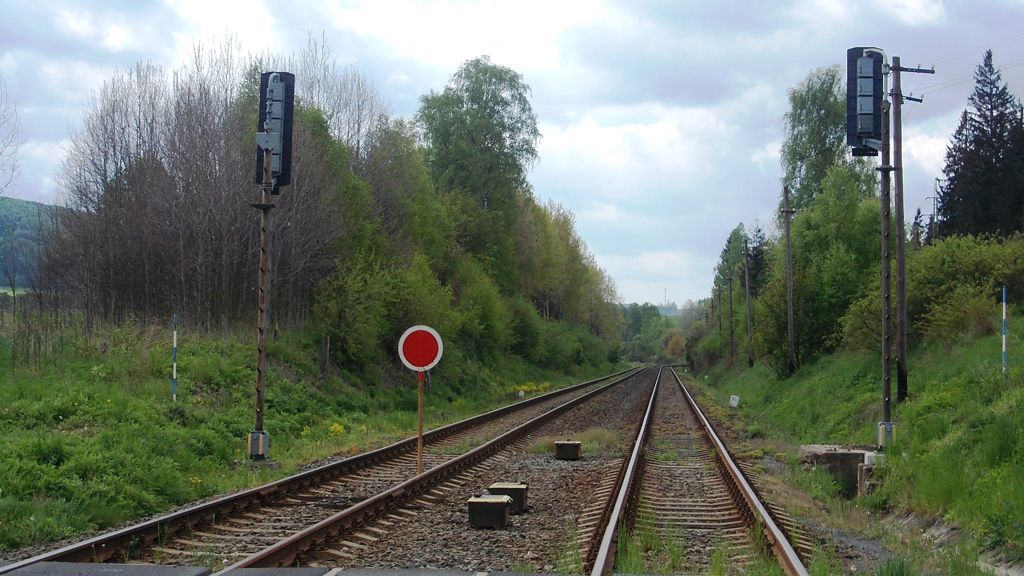 flaen dvojkolejka smrem k Lomnici/Rmaovu