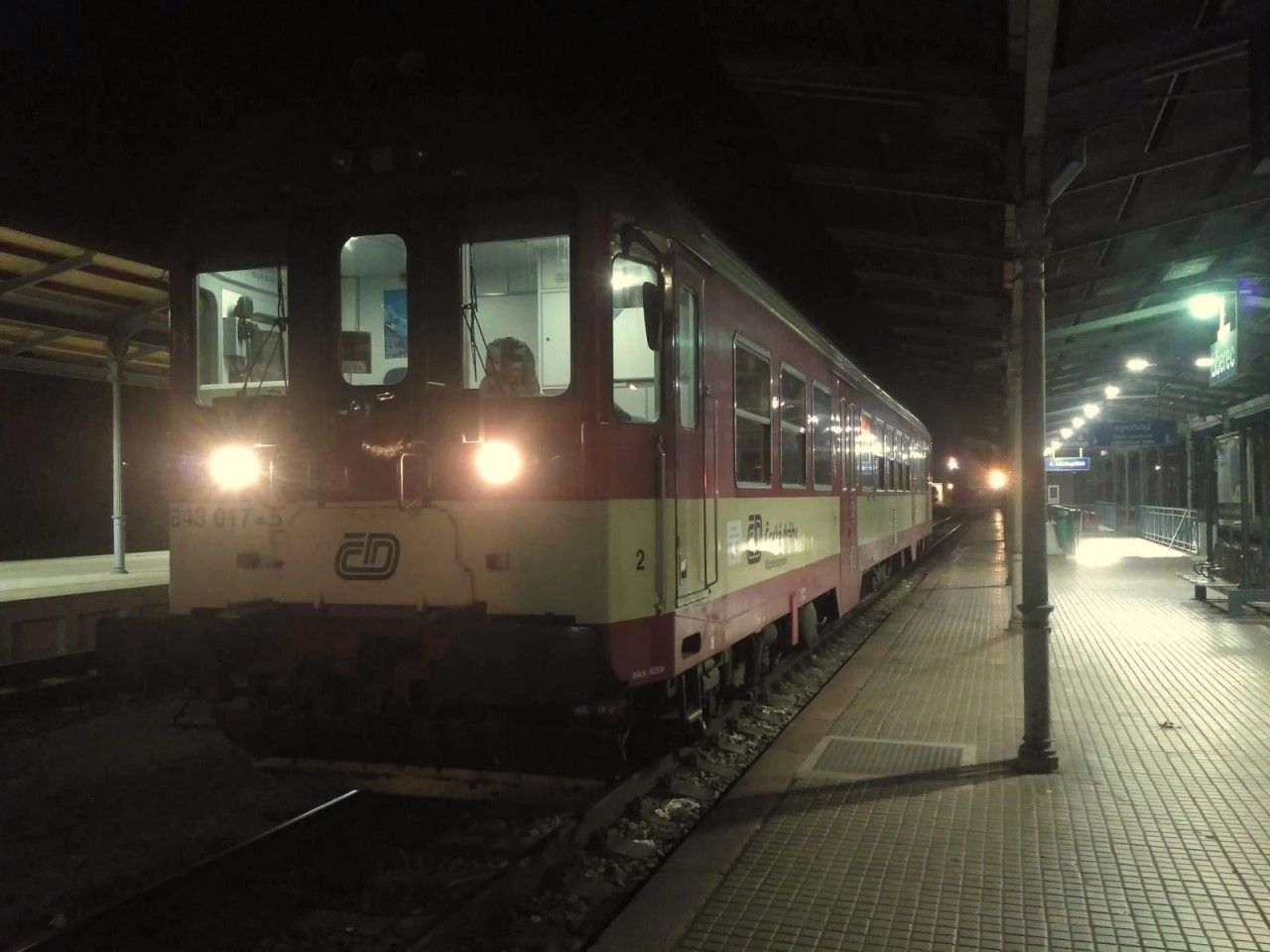 Rakvika 017 byla z Liberce nasazena jako samostatn HV na vlak 5433
