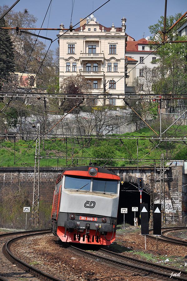 749 008 Pha Vrovice 19.4.2011.jpg