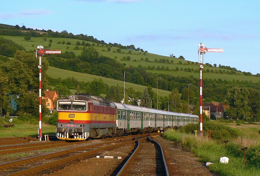 754.021 na Sp 1738 vchdza do st.Bylnice 19.7.09