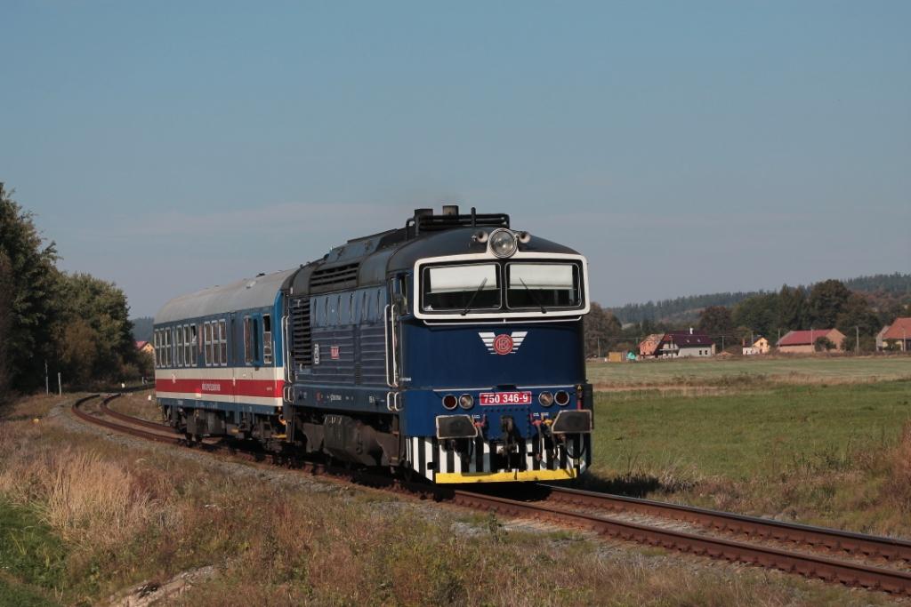 750 346 s mcm vozem pro eleznin svrk v seku Krnov - Krsn Louky, 1.nsl 3611, 4.10.2011