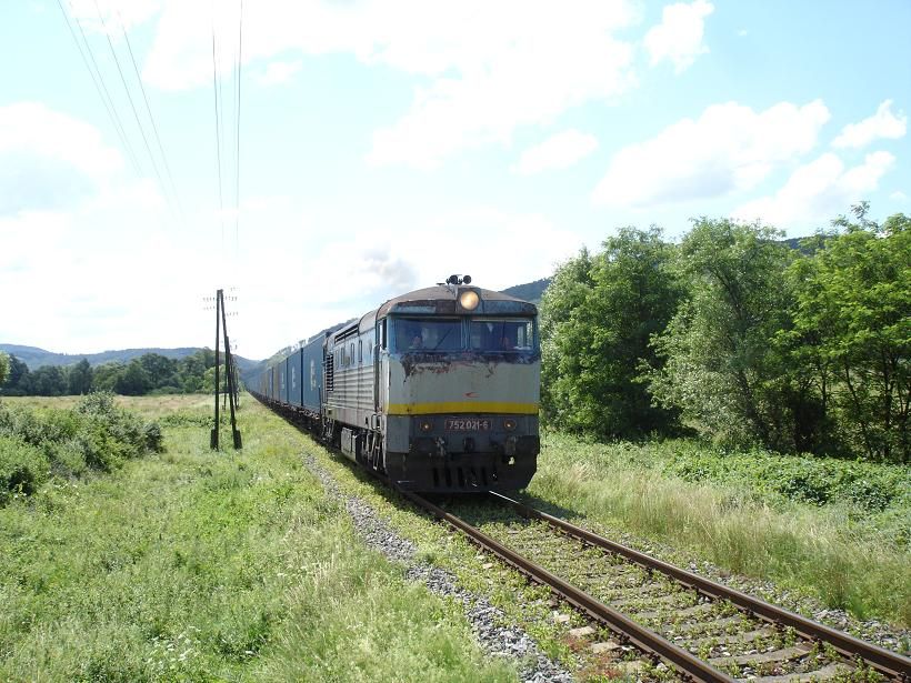 752 021 s obedovym Pn vlakom do Polska, Hrabovec n/L, 4.7.2010