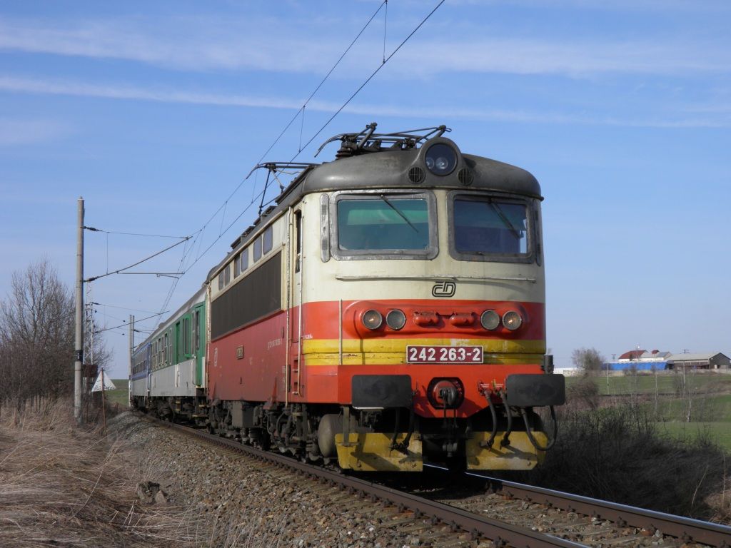 242 263-2, ped Luanami, 24.03.2011