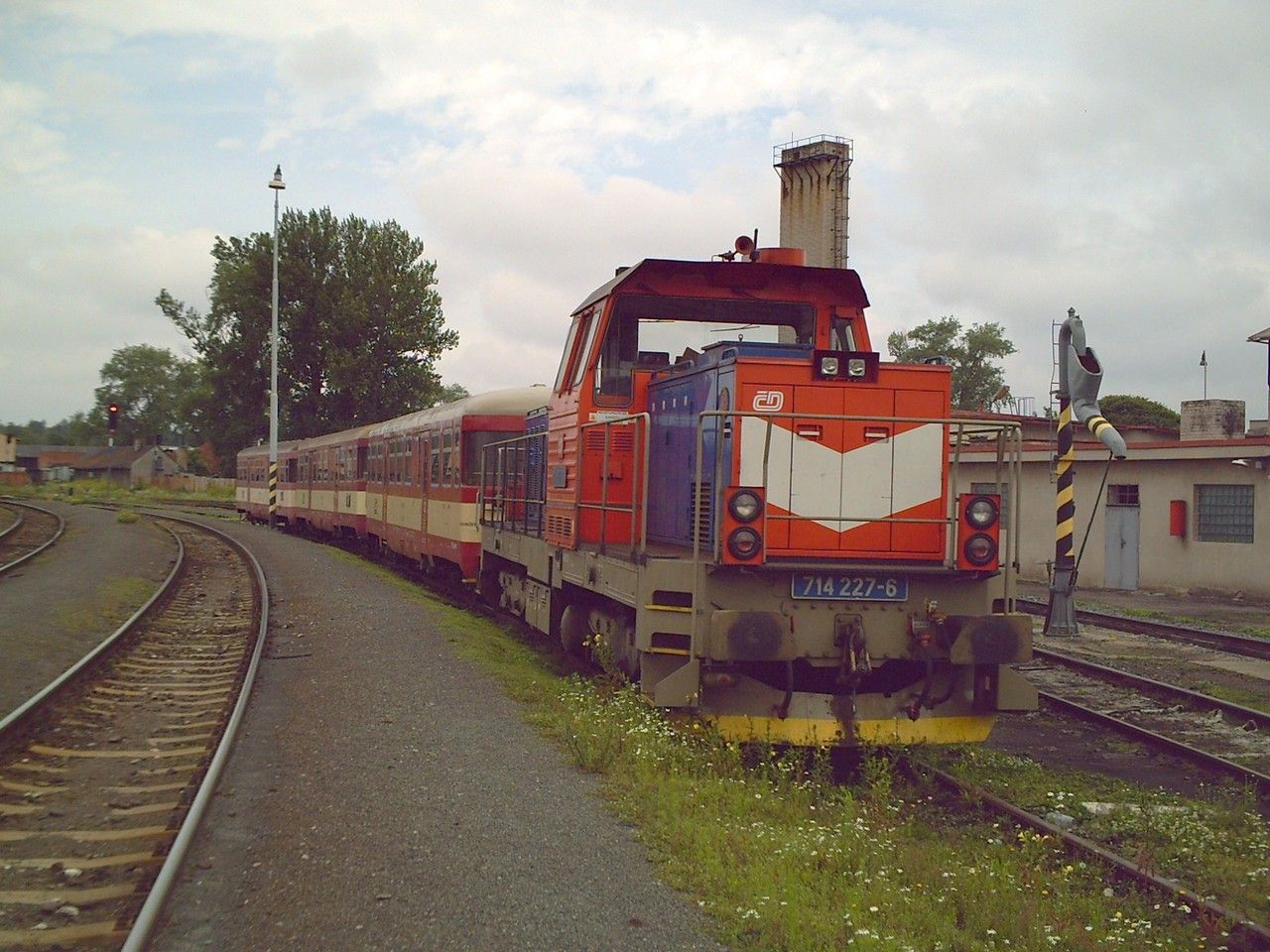 714.227 s vozy 021 v depu Kladno