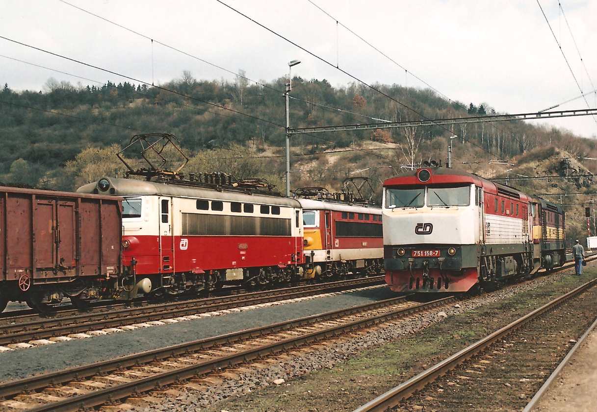 751 158 + 053 Vojkovice nad Oh 19.4.2006 I