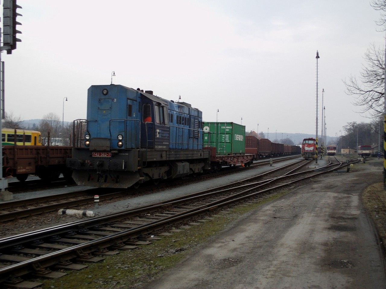 742.362 s vozem do Lubn ped odjezdem ve st. Rakovnk, 9.4.2013