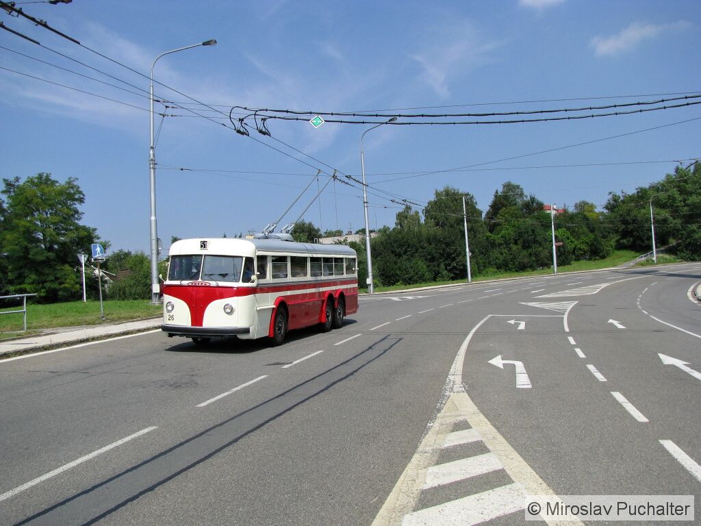 Tatra T400 v ulici eskobratrsk.