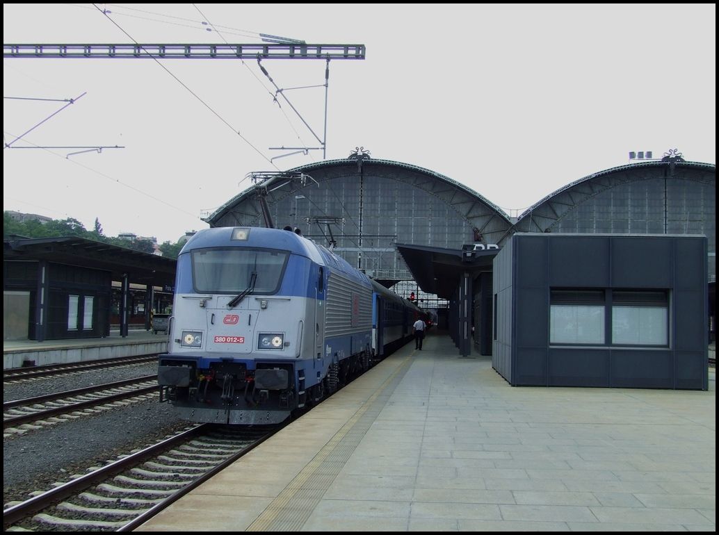 380.012-5 IC571 Praha hl.n. 6.6.2011