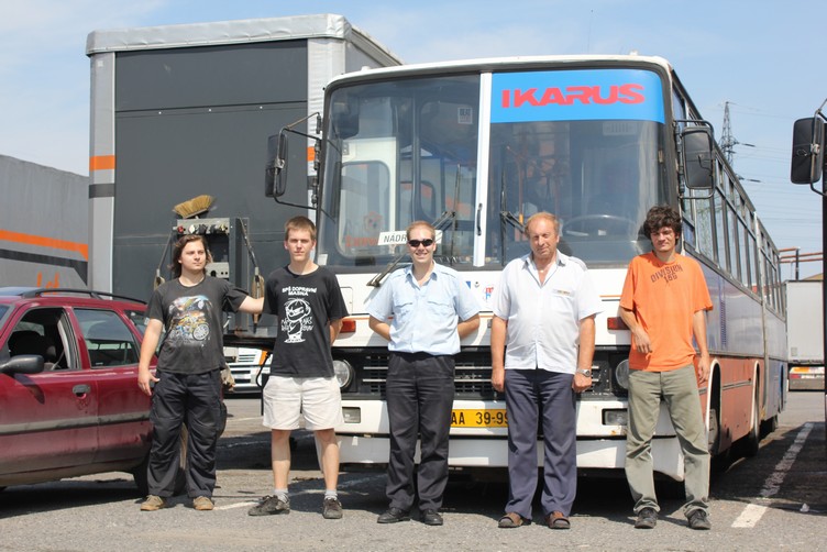 mstn idi se s brekem louil se svm turnusovm autobusem