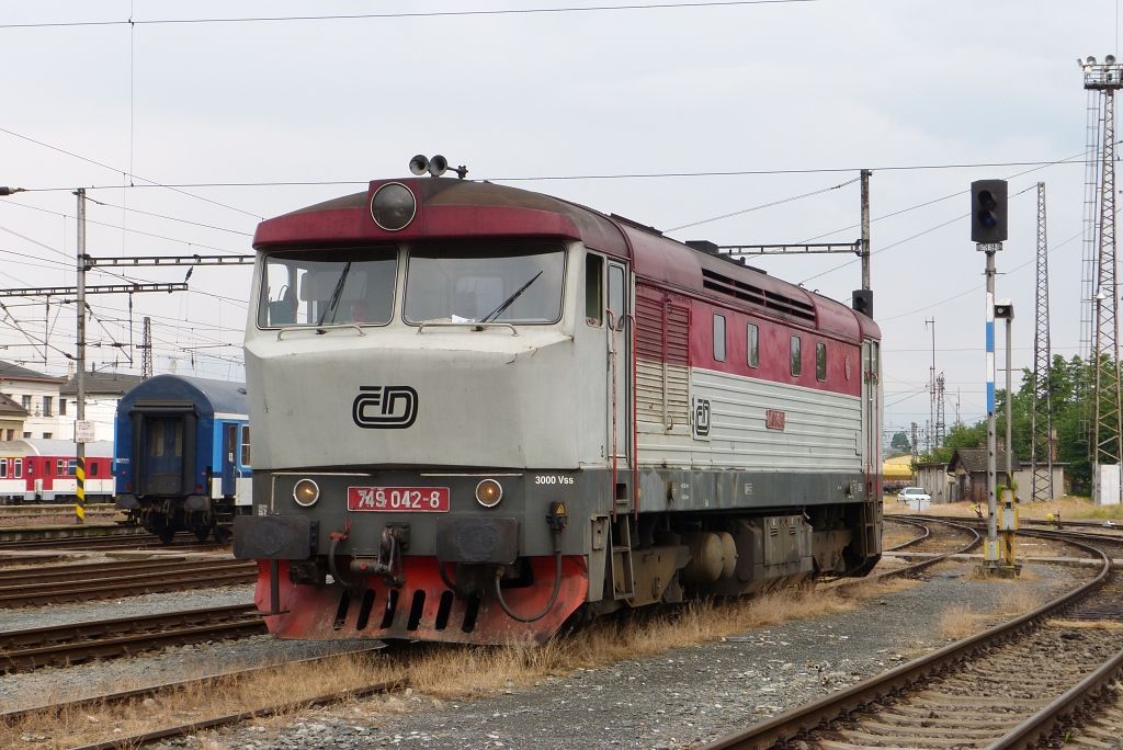 749 042-8 Olomouc hl.n.(4.6.2013,foto-Ale Krka)