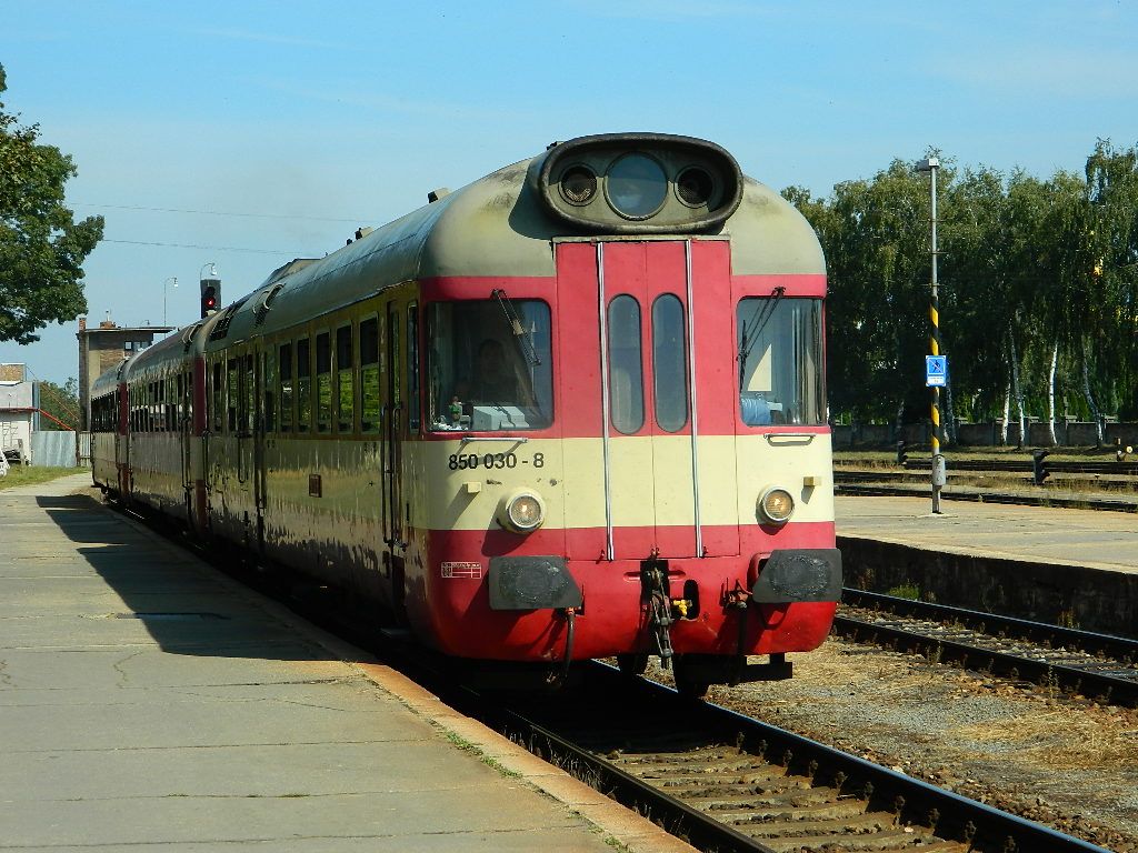 850030-8;v Vesel nad Moravou (Sp 1728 CIMBURK Star Msto u Uh. Hradit-Brno hl. n.)