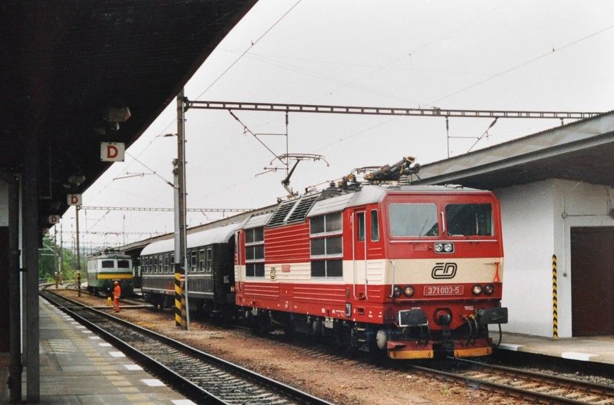 371.003,141.058 Praha Holeovice 4.5.2004