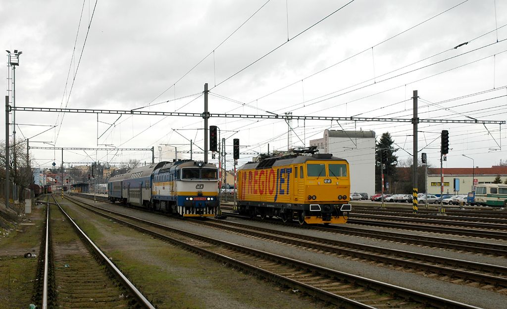 D 754 027-1 - Os 8273 a RJ 162 119-2 v Beneov u Prahy; 10. dubna 2013