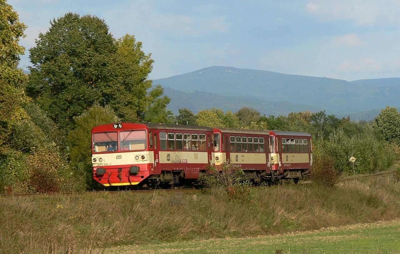 810 520-7 , Valask Mezi - Branky na Morav ( U statku ) , 5.10.2009 , foto: Vojtch Gek