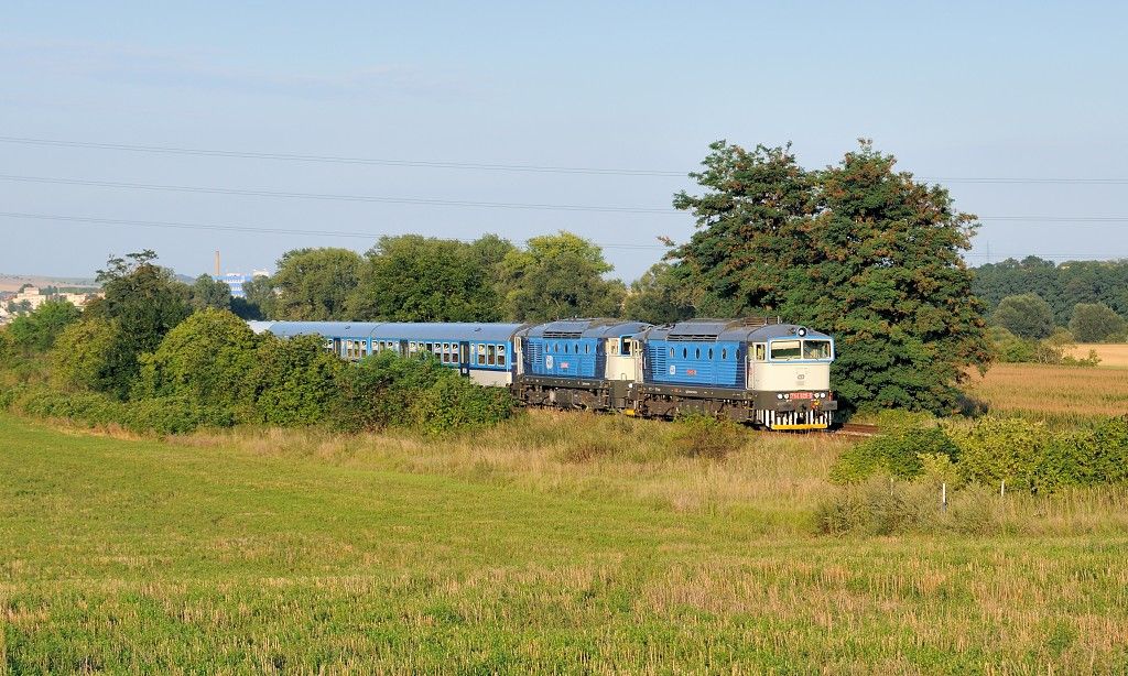 1732 polem nepolem ped Kenovicemi vezouc si  46minutovou sekeru  18:56 dne 18.8.2011