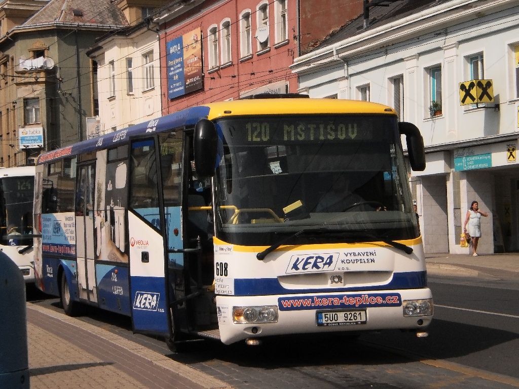 608 se pipravuje na odjezd z Beneku ve 13:05