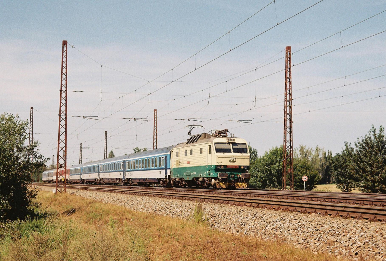 151.023 esk Tebov - Tebovice v echch 23.8.2024, EC 143 Ostravan (Praha - ilina)