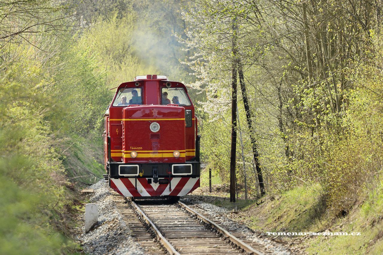 T444.0255 Stekov - Zubrnice