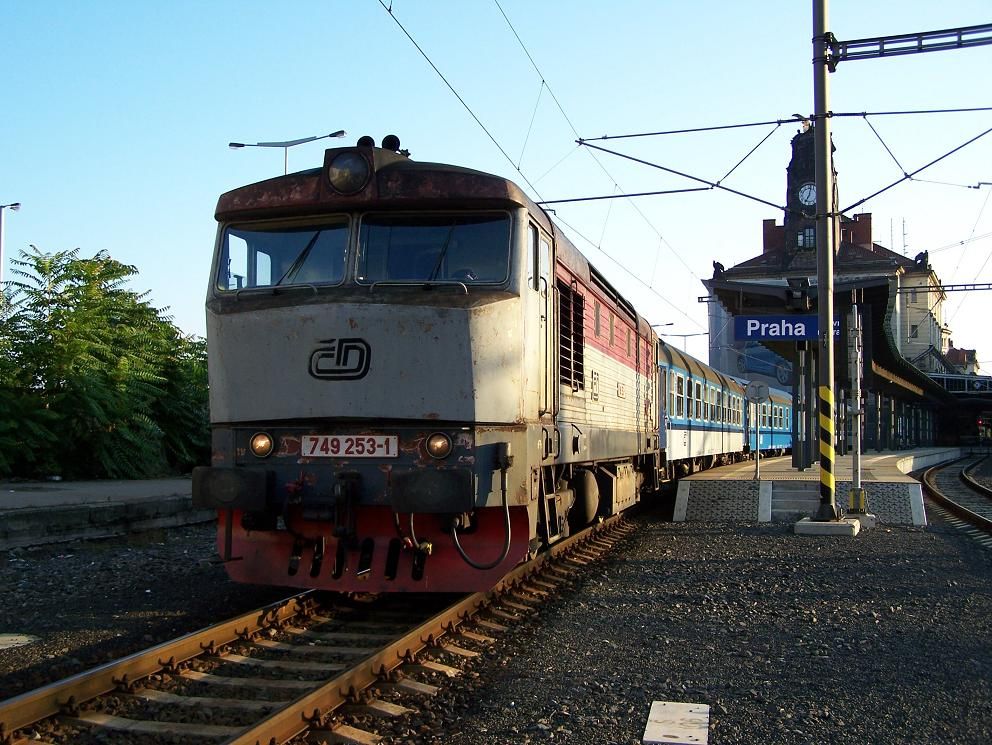 749.253 - R 1244 - Praha Hl.Ndra - 20.8.2011.