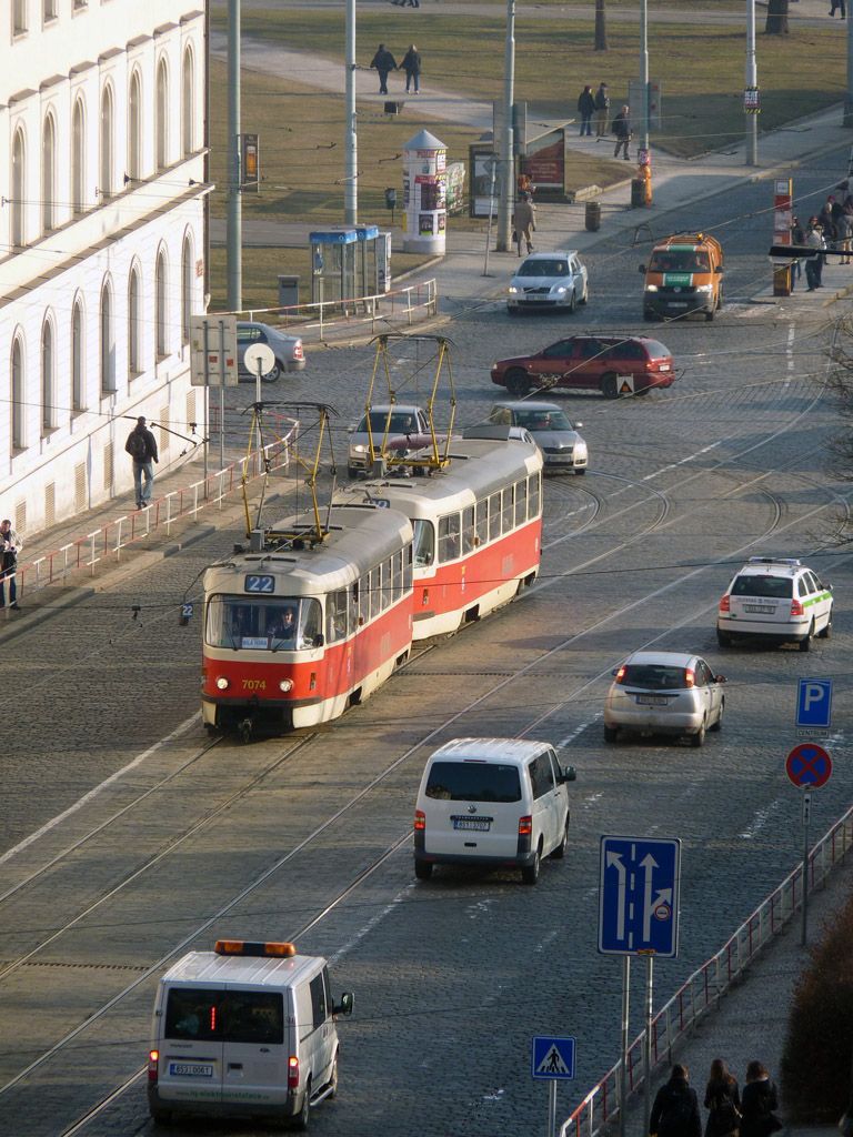 Obyejn dvoje zrychl 7074+707x na Malostransk na obyejn metrolince - 28.2.2011