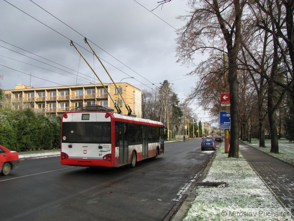 Ev. . 87 (Solaris Trollino 12 AC) v ulici Olomouck.