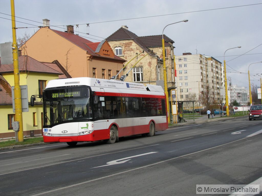 Ev. . 98 (Solaris Trollino 12 AC III) v ulici Ratibosk.