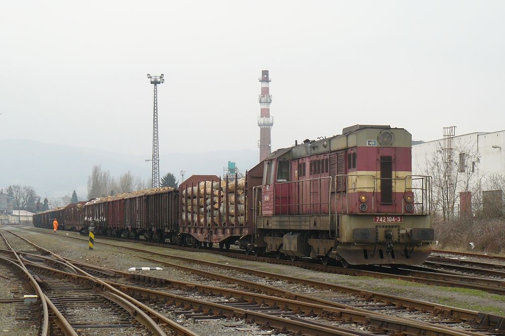 742 104-3 Holeov(14.3.2013,Mn 81052,foto-Ale Krka)