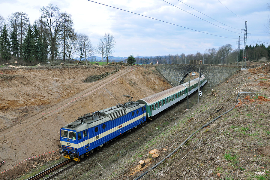 363 054 Beneov u ernku 1.4.2010.jpg