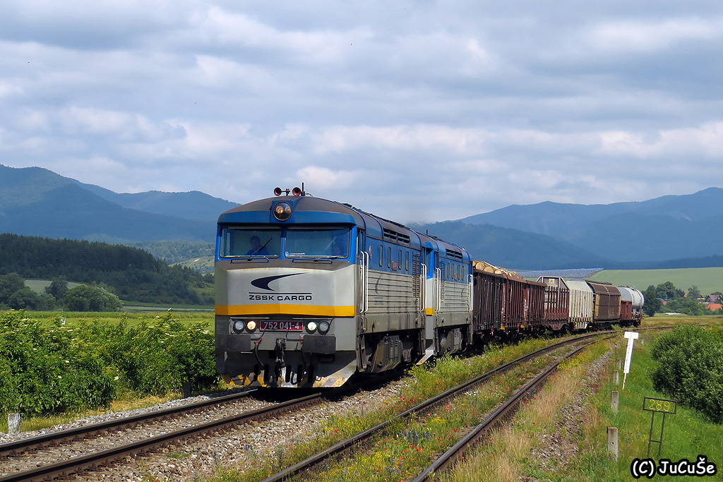 752 041-4+752 047-1, Pn 85301, Jazernica, 25. jn 2015, foto: Juraj evk