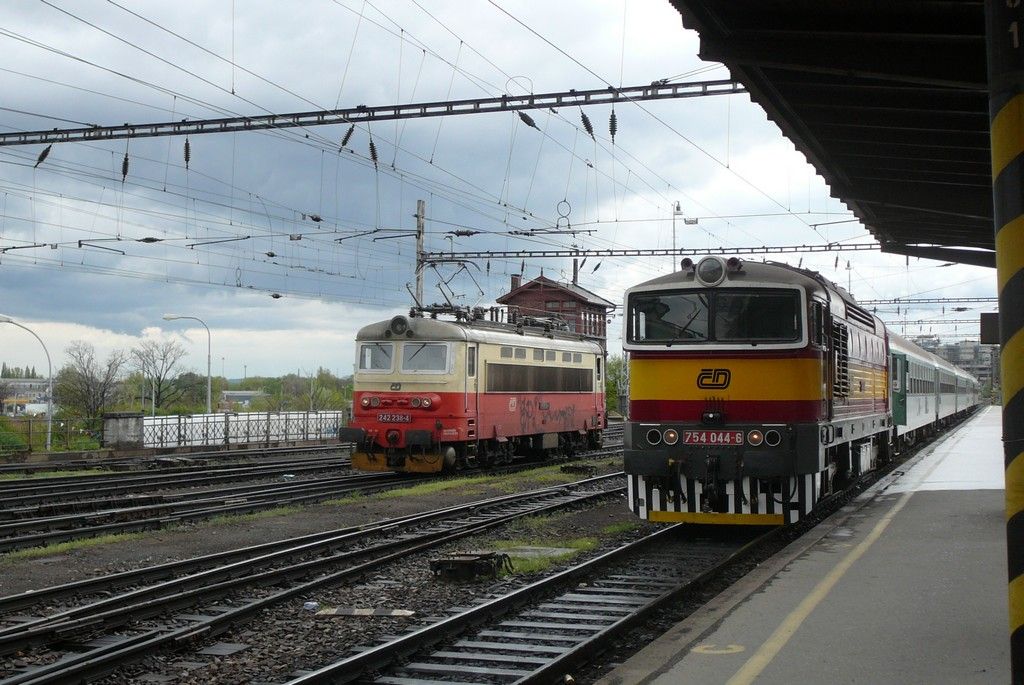 754 044-6, R 669(668) Junk , Brno hl. n.