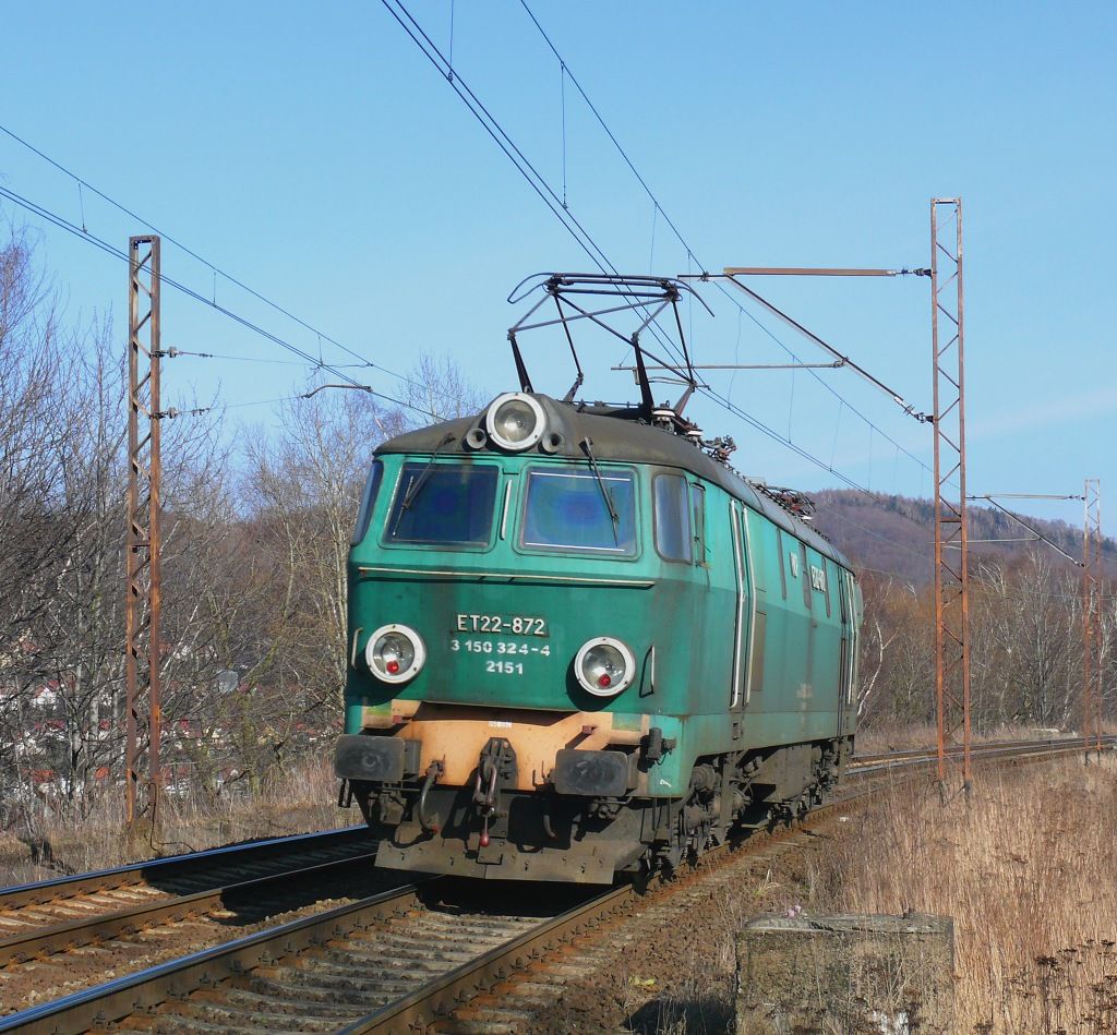 Walbrzych-Glowny : ET22-872 jede Lv Fabrycznego na Glowny 