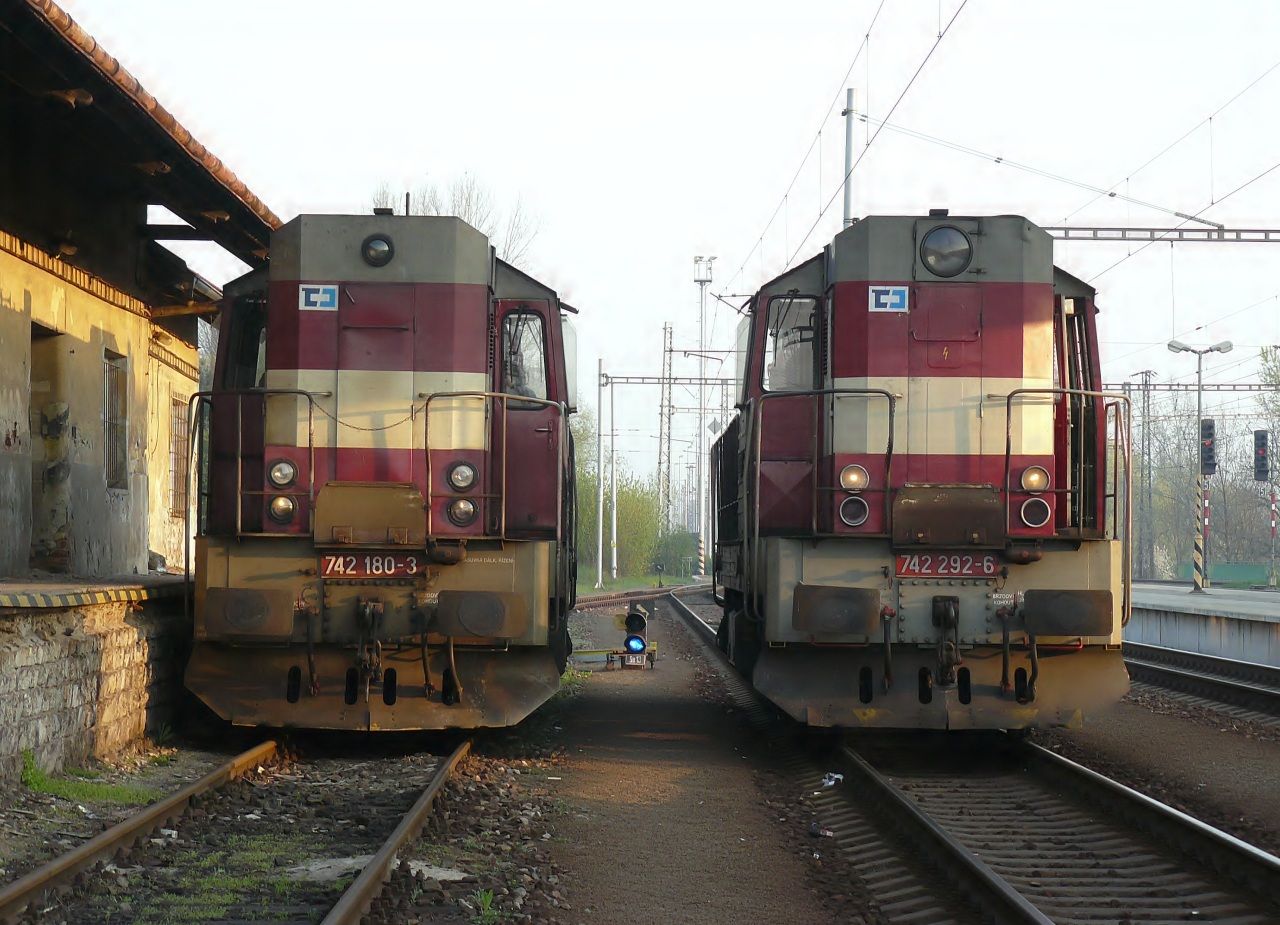 742 180-3,742 292-6 Huln(15.4.2009-foto:M.Nesrsta)