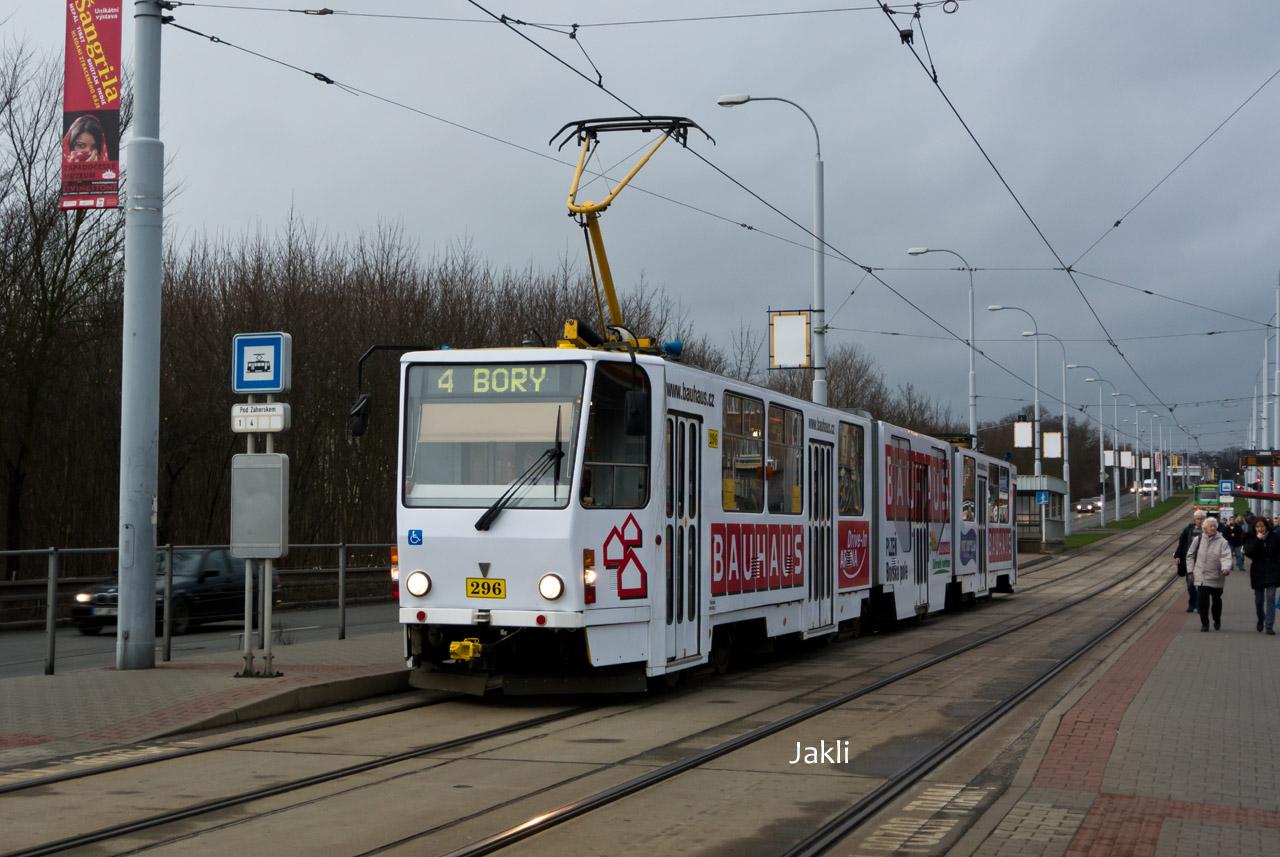 KT8 296 stanicuje v zastvce Pod Zhorskem