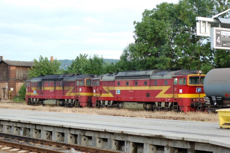 141+211 v Turnov ekaj na pjezd Os od JC a pot odjedou na JC/NBK, 16.6.2008 (foto: Vla Musil)